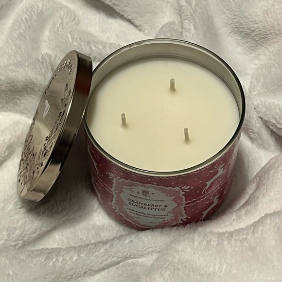 Bath & Body Works Cranberry & Eucalyptus 3-Wick Candle - Picture 3 of 4